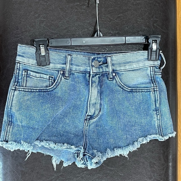 Bullhead Denim high rise shorts in a size 24 - Picture 8 of 12
